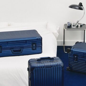 a-rich-ink-blue-suitcase-for-your-travel-adventures