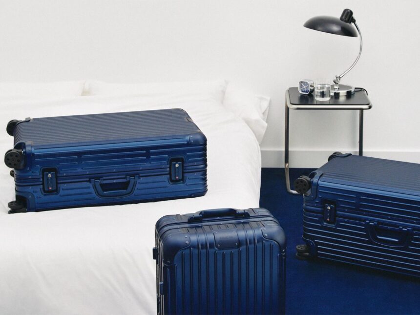 a-rich-ink-blue-suitcase-for-your-travel-adventures a-rich-ink-blue-suitcase-for-your-travel-adventures